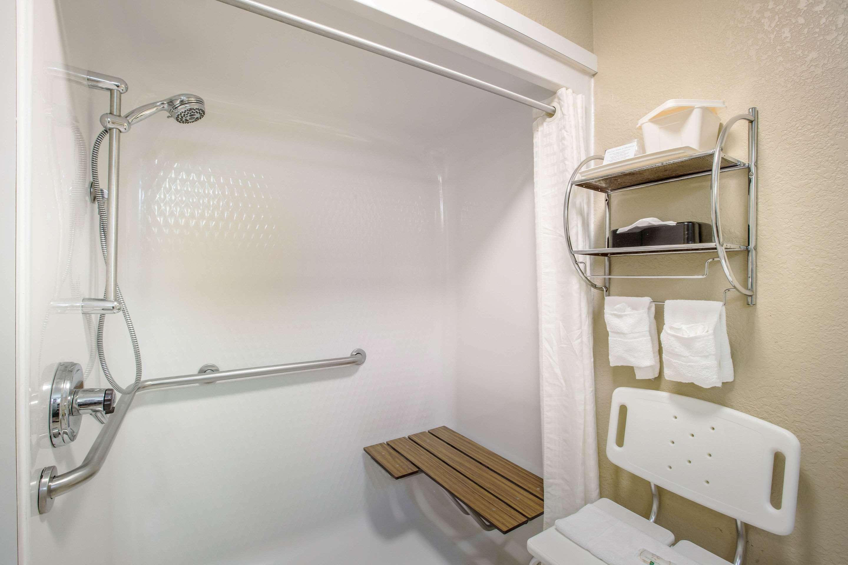 Hotel Quality & - Area Lawrence