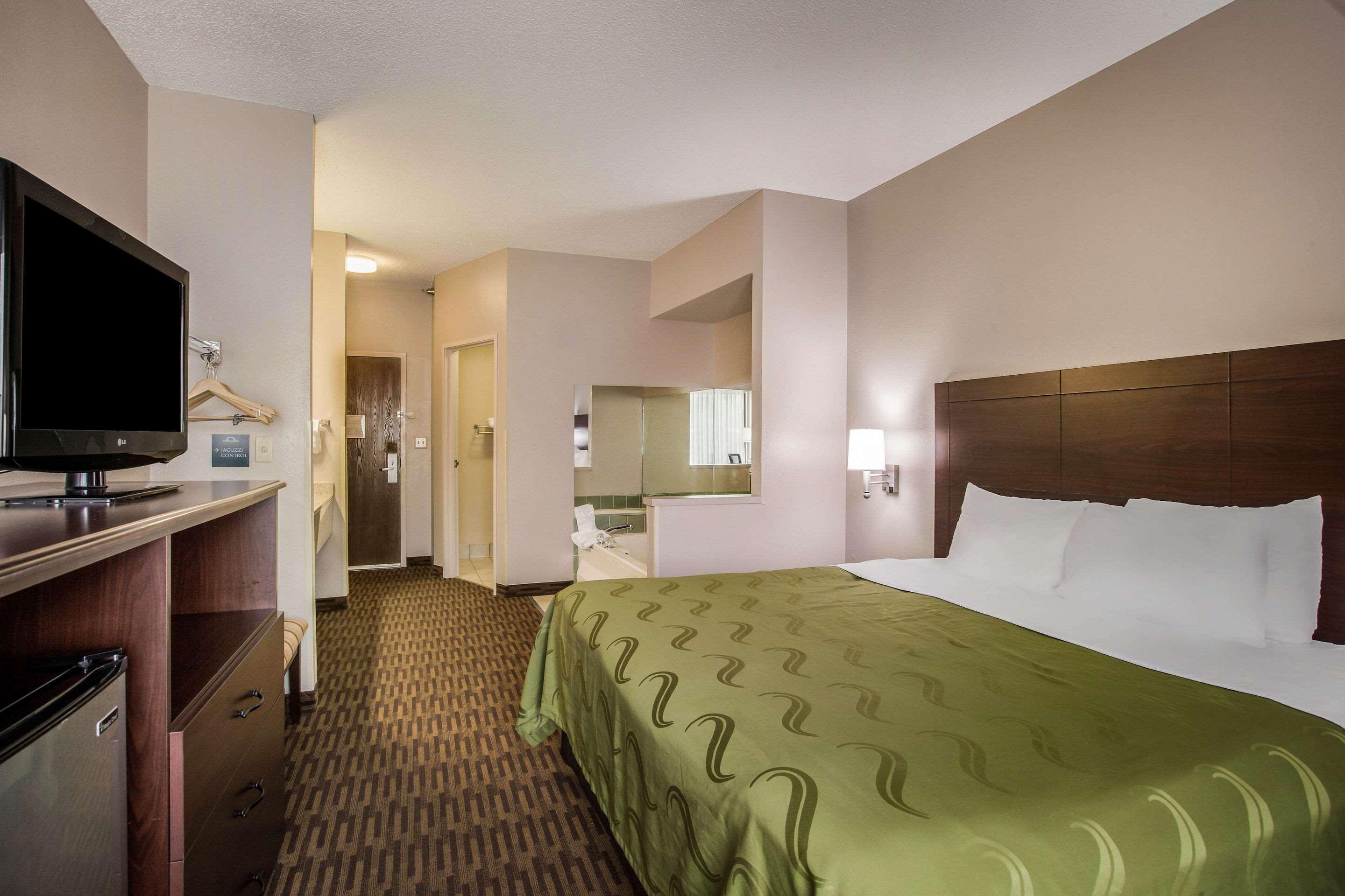 Hotel Quality & - Area Lawrence